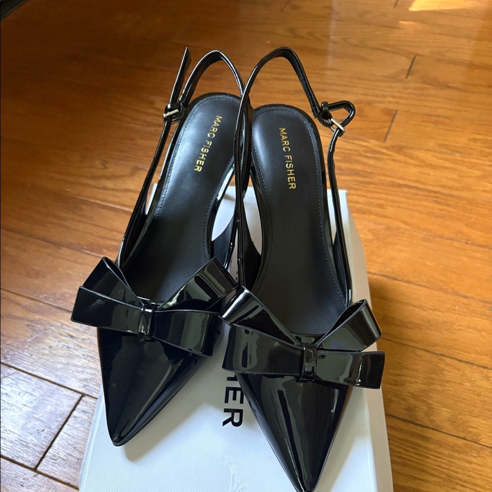 Black Marc Fisher little heel size 10 brand new